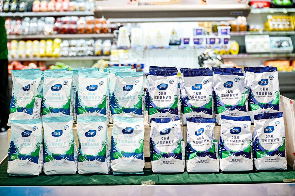 Valion maitojauhetta kiinalaisen kaupan hyllyllä